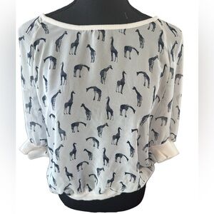 EUC Sheer Aeropostale Shirt with Giraffe Print. size Large